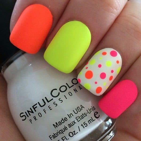 Neon Nails That Will Go Perfectly Well With Your Tanned Skin