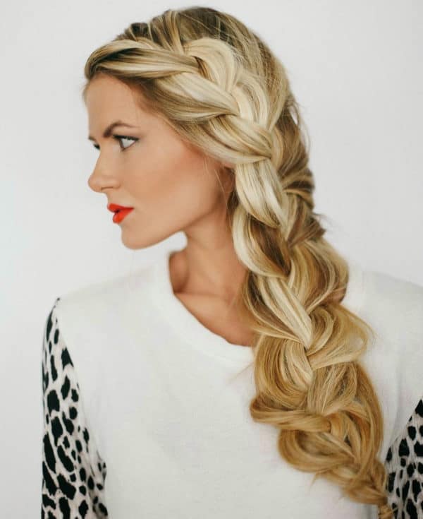 Romantic Side Swept Hairstyles That Will Put All Eyes On You