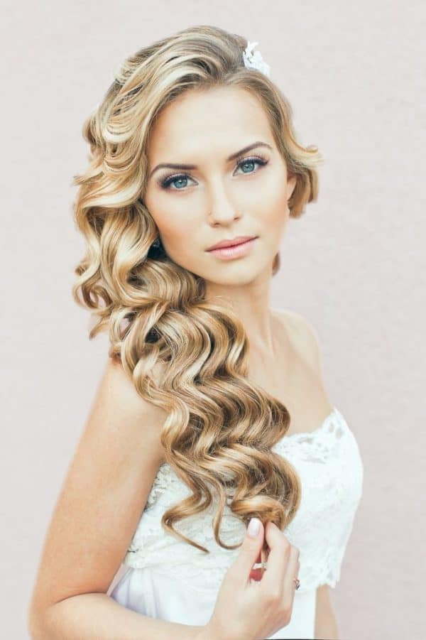 Romantic Side Swept Hairstyles That Will Put All Eyes On You