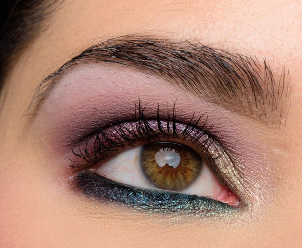 Glittering Eyeliner Makeup Ideas That Will Draw Attention To Your Eyes