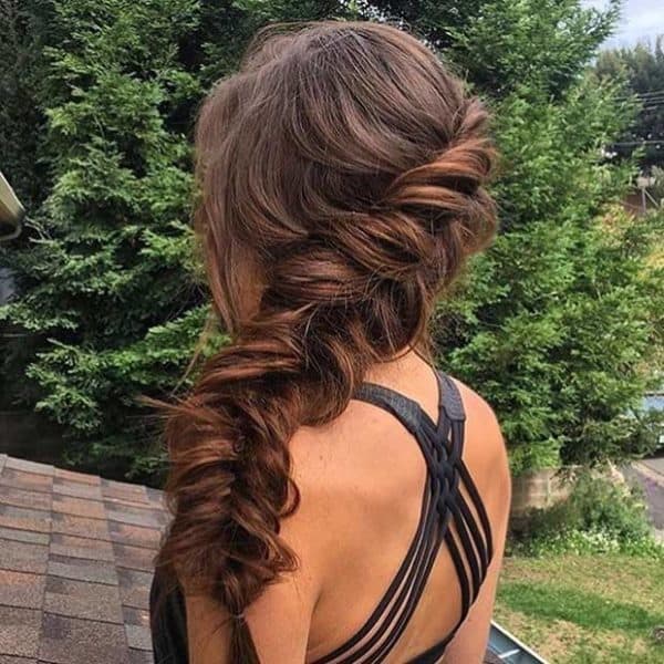 Romantic Side Swept Hairstyles That Will Put All Eyes On You