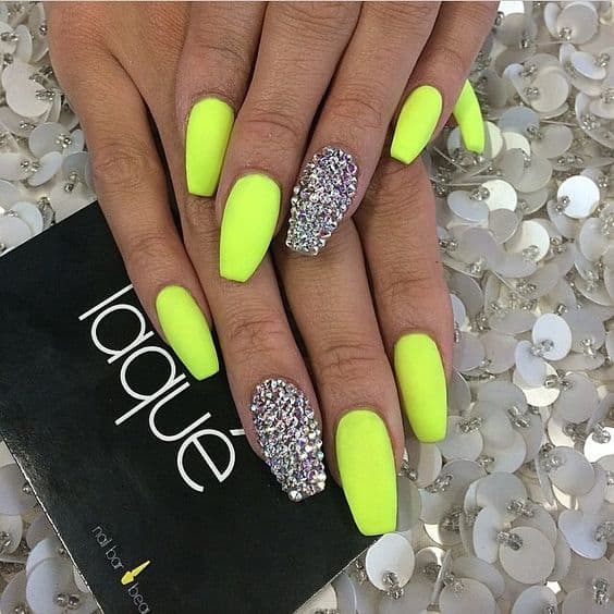 Neon Nails That Will Go Perfectly Well With Your Tanned Skin