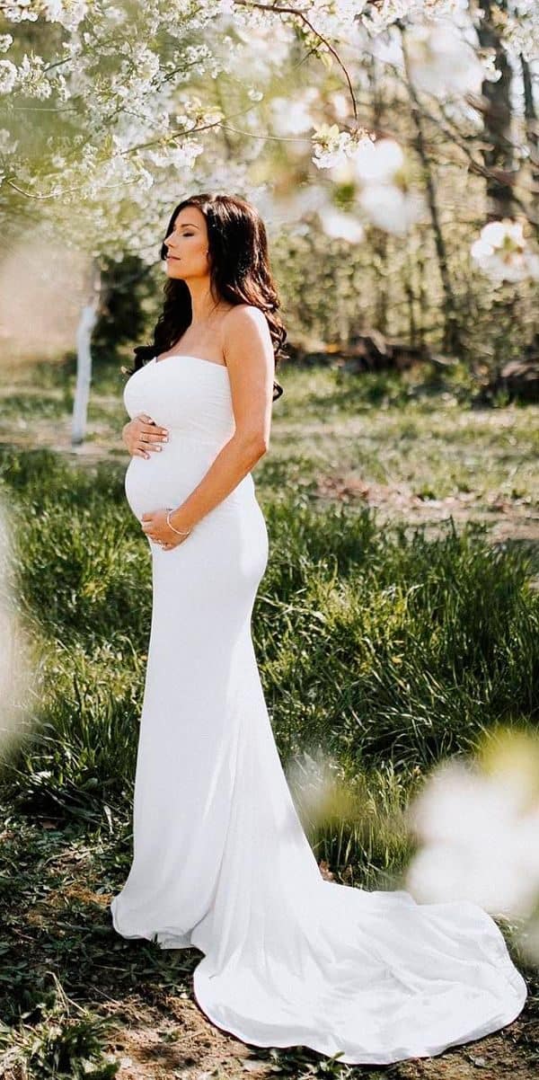 Marvelous Maternity Wedding Dresses For The Expectant Brides