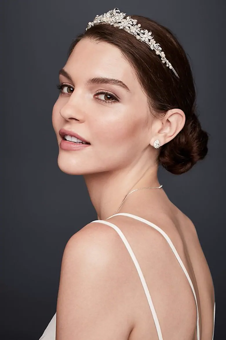 Bridal Pearl Hairstyles That Will Make You Look Absolutely Beautiful