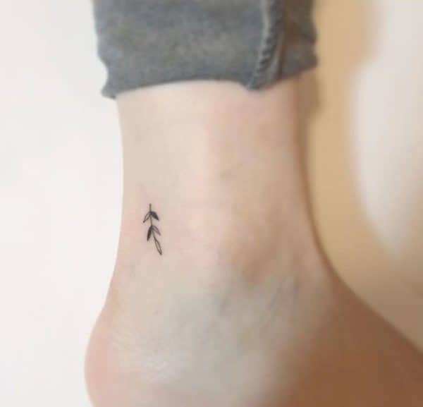 Pretty Minimalist Tattoos That Will Make You Want To Get Inked