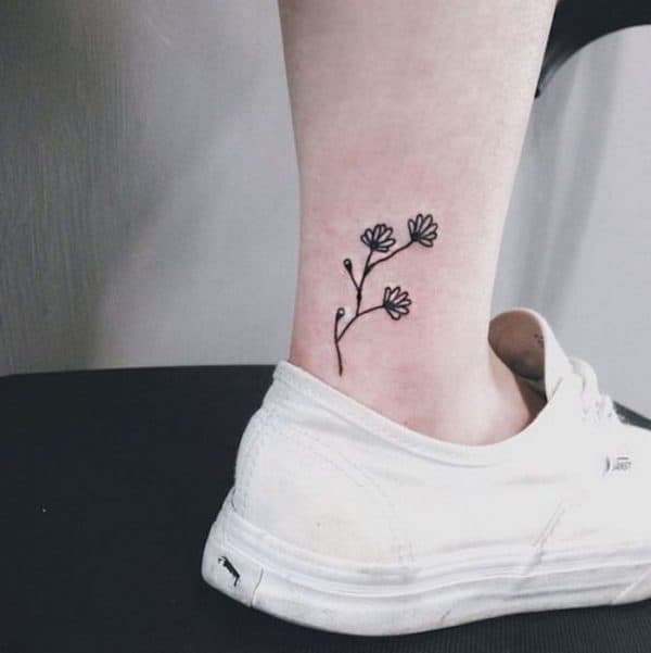 Pretty Minimalist Tattoos That Will Make You Want To Get Inked
