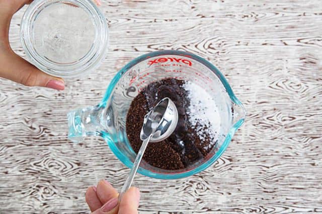 DIY Recipe To Easily Get Rid Of Celulite By Using Coffee Scrub