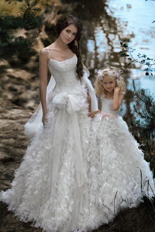 Mother And Daughter Matching Wedding Outfits For An Unforgetable Wedding Experience