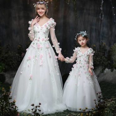 matching wedding outfits for mother and daughter