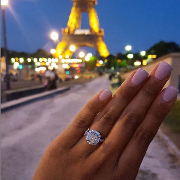 Important Guidelines To Create The Perfect Engagement Ring Selfie