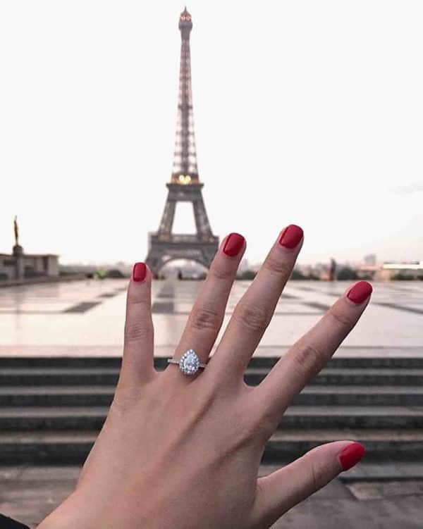 Important Guidelines To Create The Perfect Engagement Ring Selfie