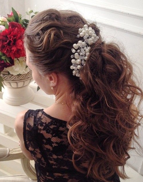 Festive Hairstyles That You Must Try For The New Years Eve