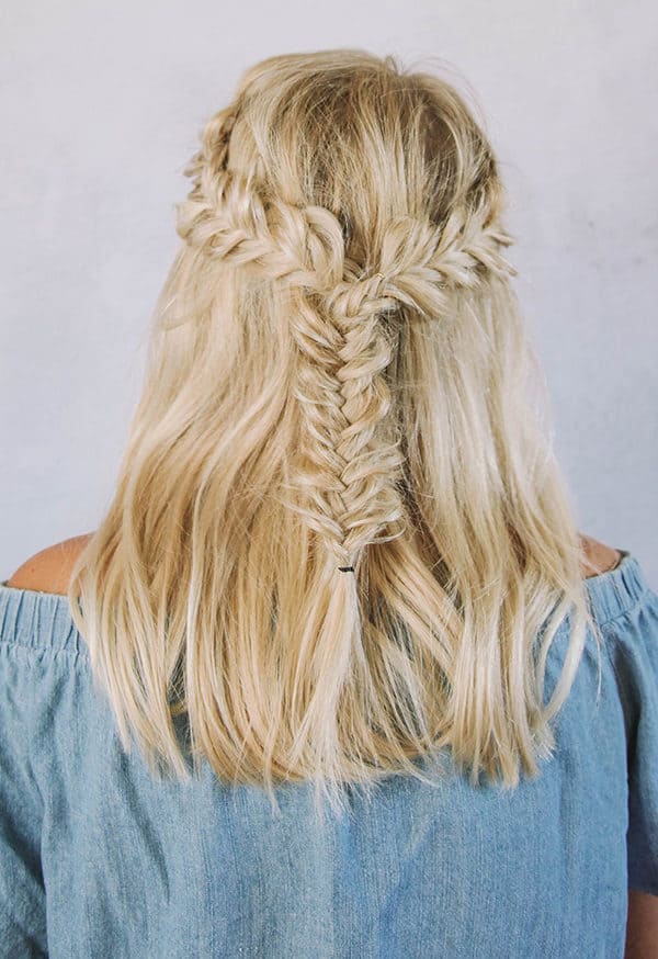 Effortless  Hairstyles That Are Perfect When Traveling Abroad