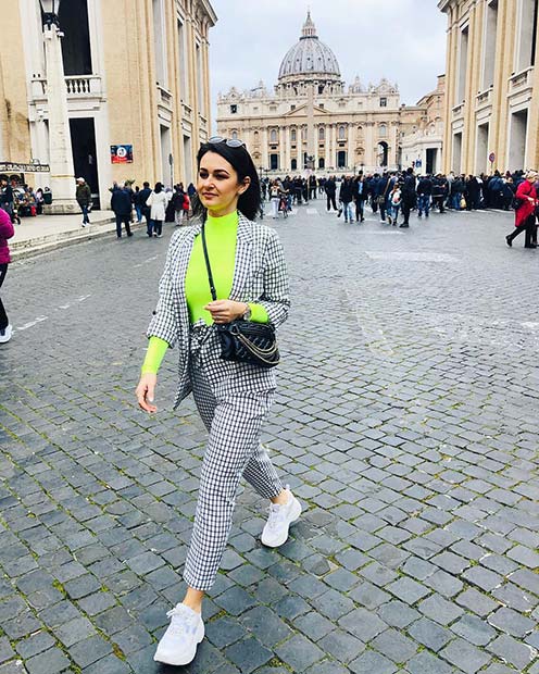 Inspiring Ways To Wear The Biggest Trend For Spring 2019: Neon Outfits That Will Leave You Speachless