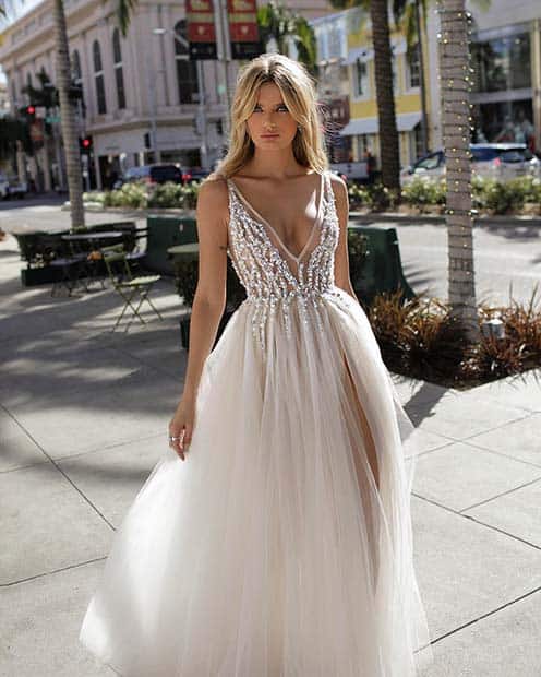 Elegant And Sophisticated Wedding Dresses For A Fairy Tale Look On Your Special Day