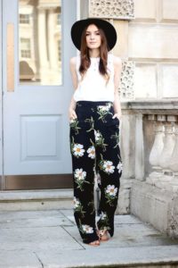 Stylish Ways To Colorful Your Spring Style: Floral Pants For Glamorous Look