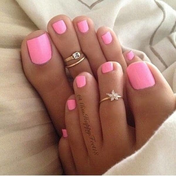 The Best Summer Pedicure Ideas For An Amazing Look On The Beach