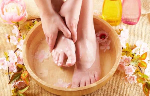 Six Steps By Step DIY Tutorial To Make Your Perfect French Pedicure