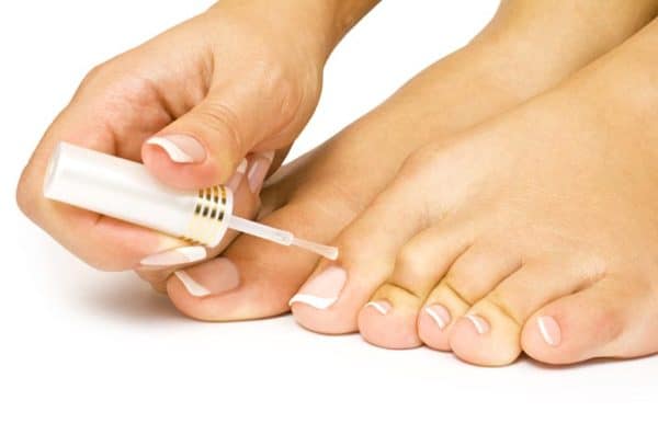 Six Steps By Step DIY Tutorial To Make Your Perfect French Pedicure