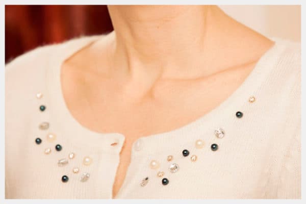 Pretty DIY Pearls Embellished Clothes That Are Easy To Make