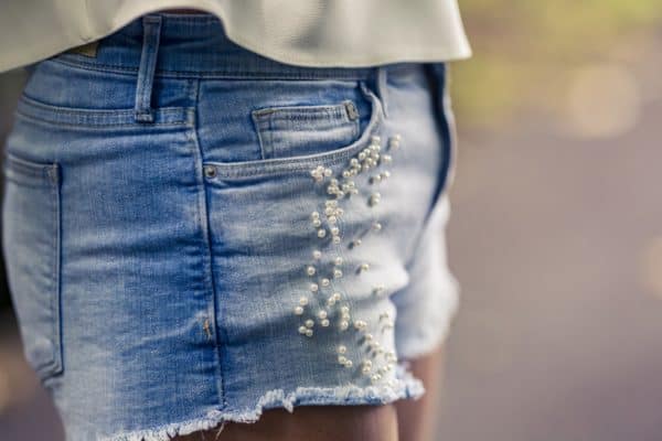 Pretty DIY Pearls Embellished Clothes That Are Easy To Make