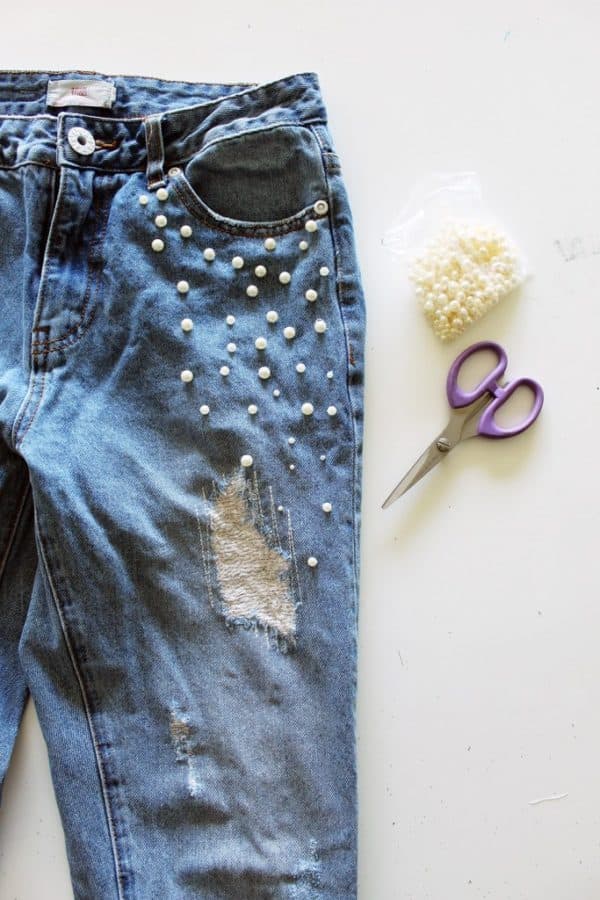 Pretty DIY Pearls Embellished Clothes That Are Easy To Make