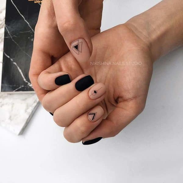 Bold And Black Manicure Ideas That Are Just Perfect For Fall And Winter