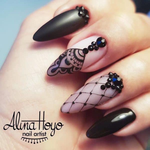 Bold And Black Manicure Ideas That Are Just Perfect For Fall And Winter