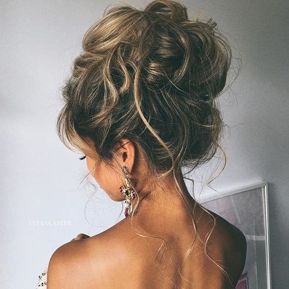 Messy Updo Ideas That Are Great For Every Occasion