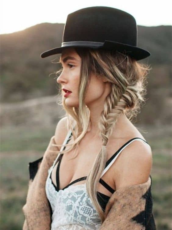 Stylish Hat Hairstyles That Are Great For This Fall