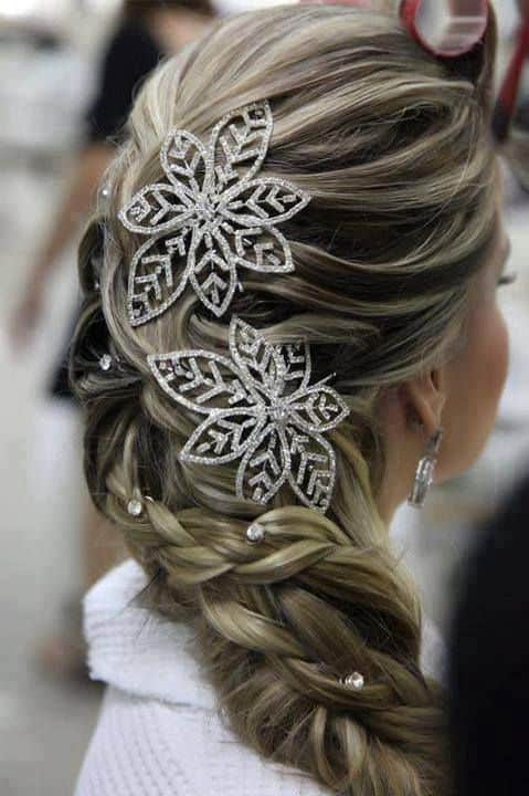 Whimsical Winter Wedding Hairstyle Ideas That Will Leave You Speechless