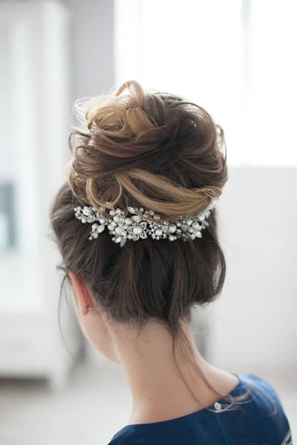 Whimsical Winter Wedding Hairstyle Ideas That Will Leave You Speechless