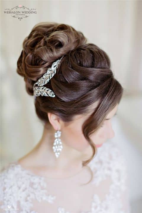 Whimsical Winter Wedding Hairstyle Ideas That Will Leave You Speechless