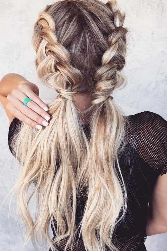 Lovely Christmas Hairstyle Ideas That Will Complete Your Holiday Look