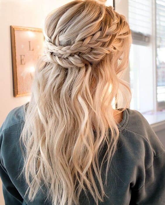 Lovely Christmas Hairstyle Ideas That Will Complete Your Holiday Look