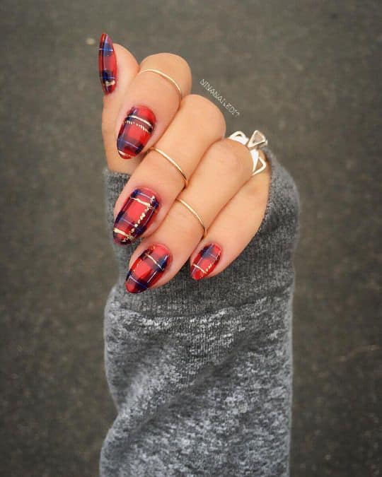 Festive Winter Nails That Will Make Your Holidays Delightful