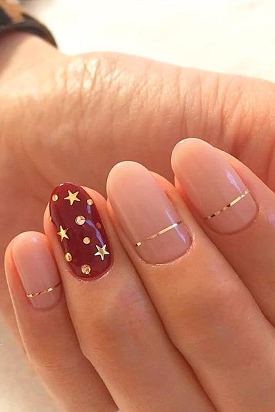Festive Winter Nails That Will Make Your Holidays Delightful