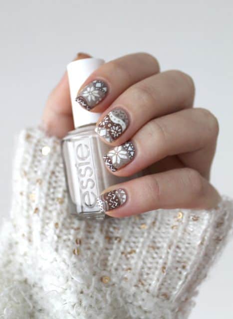 Festive Winter Nails That Will Make Your Holidays Delightful