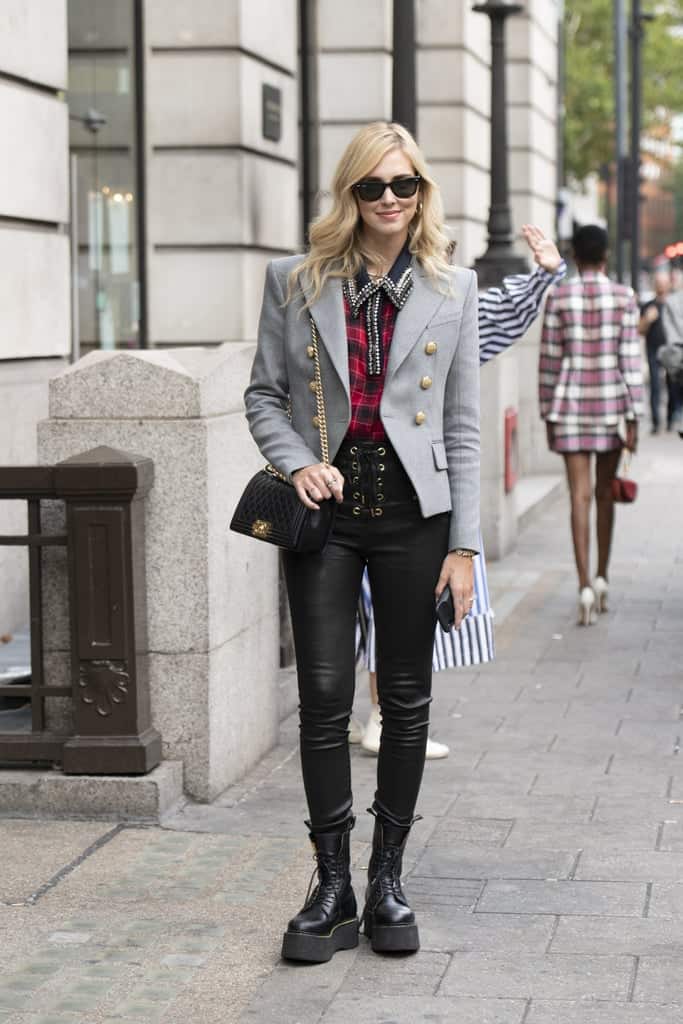 outfit girl in platform docs