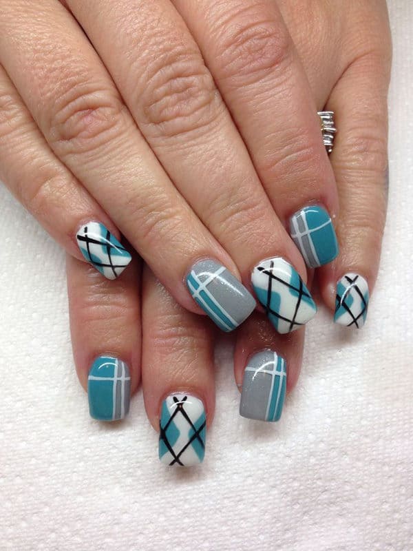 Classy Plaid Manicure Ideas That Will Give You A Warm And Cozy Look