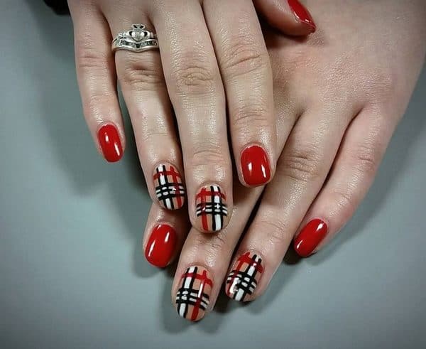 Classy Plaid Manicure Ideas That Will Give You A Warm And Cozy Look