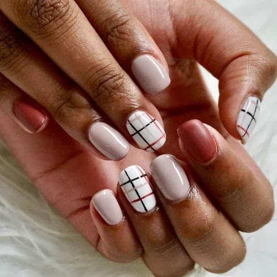 Classy Plaid Manicure Ideas That Will Give You A Warm And Cozy Look