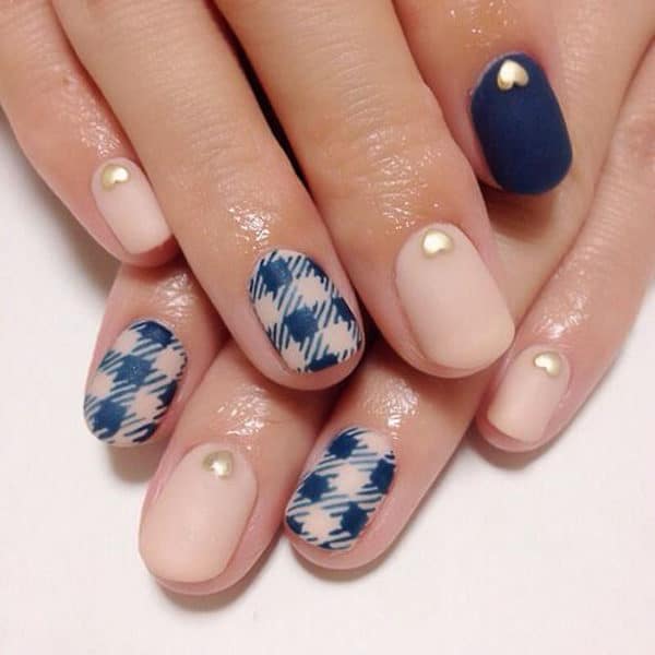 Classy Plaid Manicure Ideas That Will Give You A Warm And Cozy Look