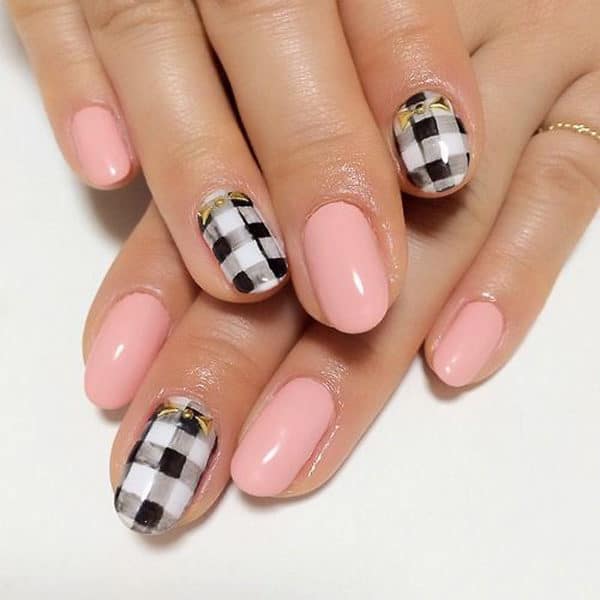 Classy Plaid Manicure Ideas That Will Give You A Warm And Cozy Look