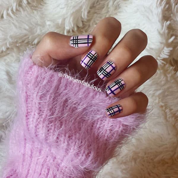 Classy Plaid Manicure Ideas That Will Give You A Warm And Cozy Look