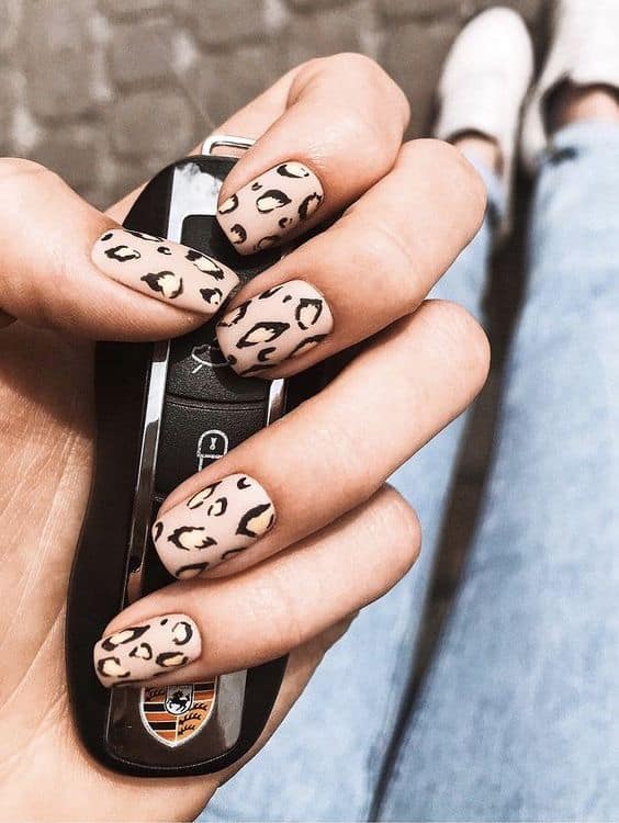 Beautiful Ways To Style Your Animal Print Manicure