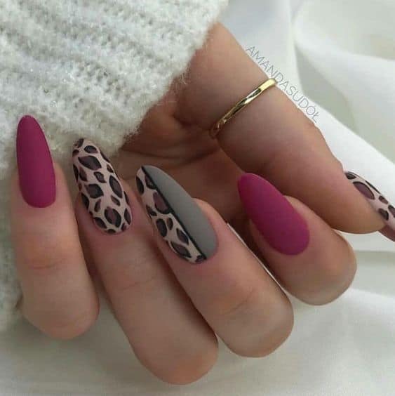Beautiful Ways To Style Your Animal Print Manicure