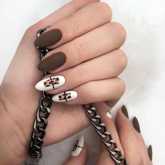 Beautiful Ways To Style Your Animal Print Manicure