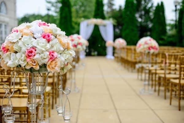 Do Wedding Flowers Have to Match Wedding Colors