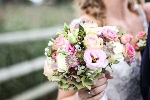 Do Wedding Flowers Have to Match Wedding Colors